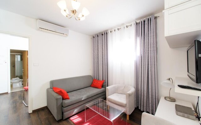 Star Apartments