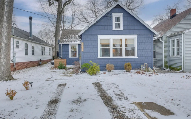 Patio & Lake Views: Family-friendly Canton Retreat