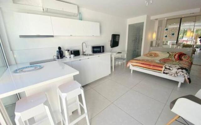 Village Naturiste Studio en RDJ ,Piscine ,Parking