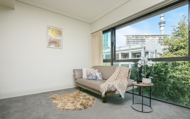 QV Viaduct Charming Apartment with AC WiFi and Parking - 933