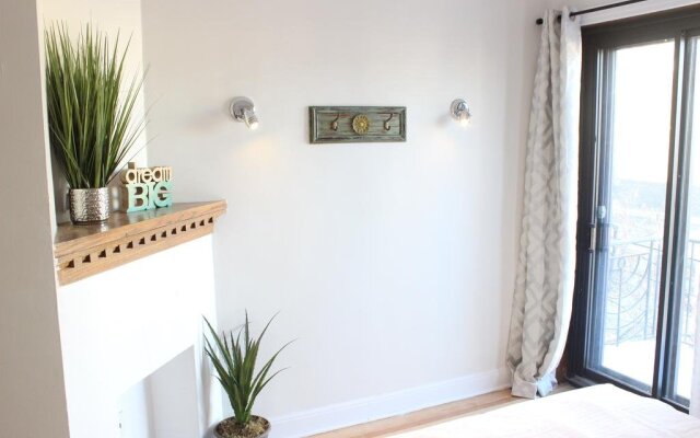 MTLVacationrentals-The MTLVR Kisses