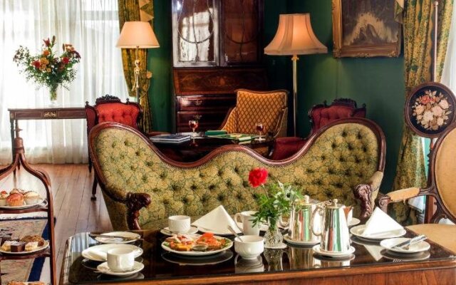 Earls Court House Hotel