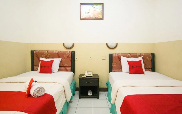RedDoorz Plus near Pelabuhan Bitung