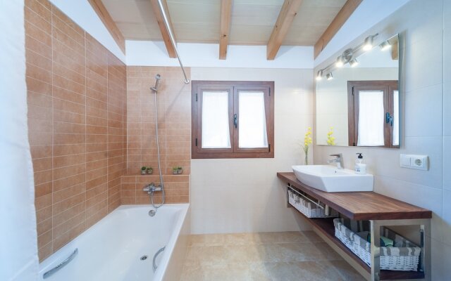 CAL TIO - Chalet With Terrace in Caimari. Free Wifi