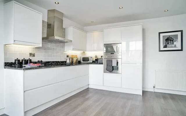 JOIVY Luxury George Street Apartments: Castle Suite