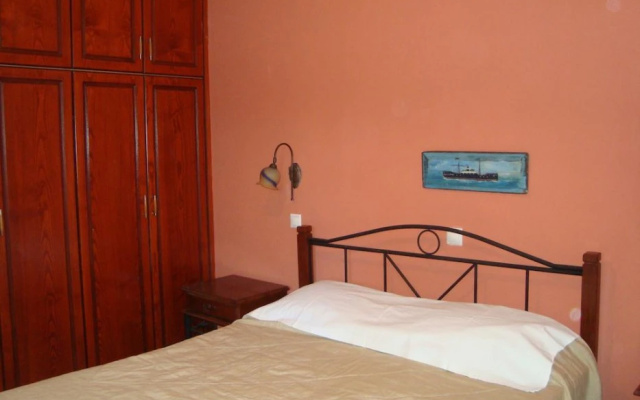 Green Hill Studios & Apartments