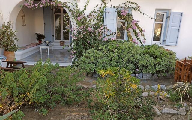 Ornos Suites