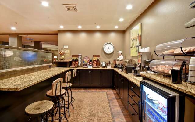 GrandStay Hotel & Suites