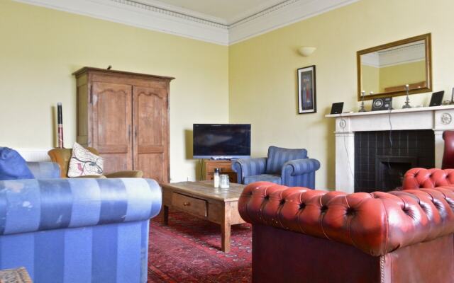 Central Edinburgh 4 Bedroom Flat