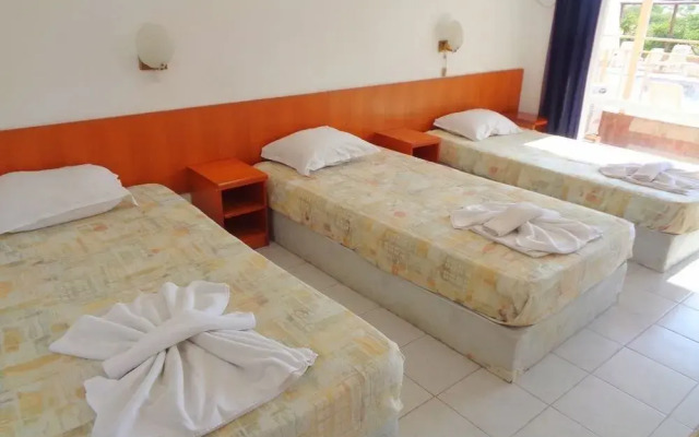 Meta Beach Budjet Hotel
