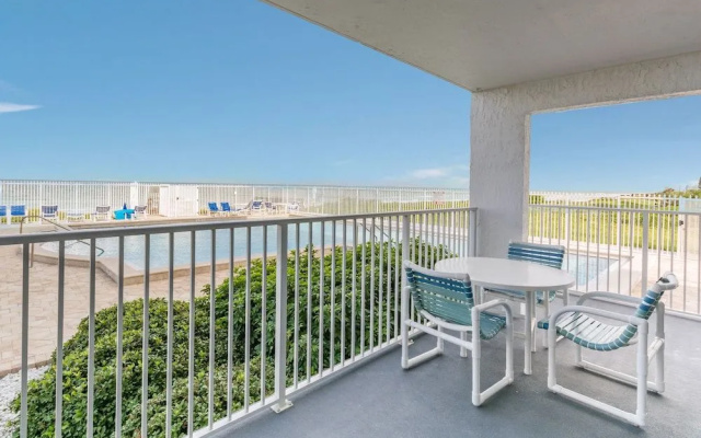 OC104 - Ocean Condo by RedAwning