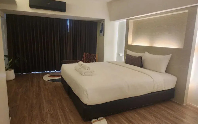 Gecko EYE Hotel