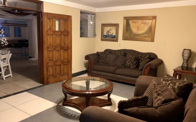 Auber Cayes Guest House