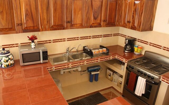 Casa Karina - Emiliano Zapata by MDR