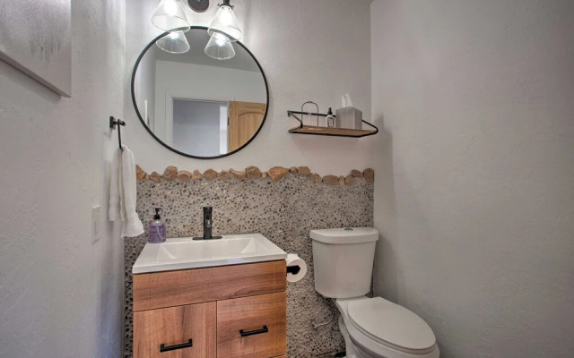 Medicine Park Cabin w/ Mountain Views!