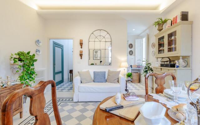 Casa Uccia in Lucca With 1 Bedrooms and 1 Bathrooms