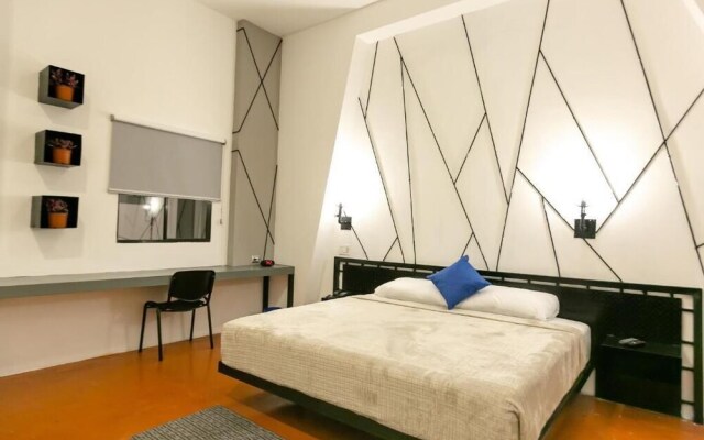D la Torre Hotel