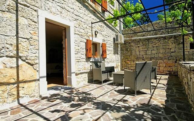 Authentic Villa in Tinjan With Private Pool