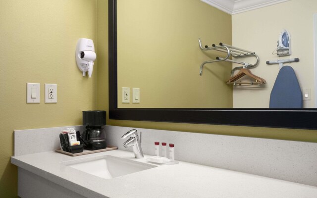 Solara Inn and Suites