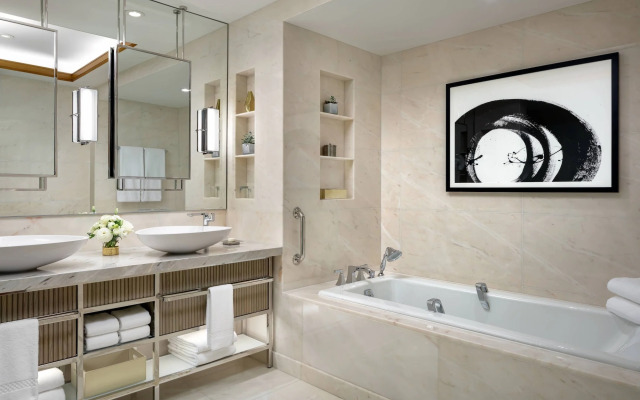 The Ritz-Carlton, Toronto