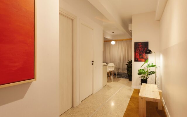 The Marble Suites, PLAKA