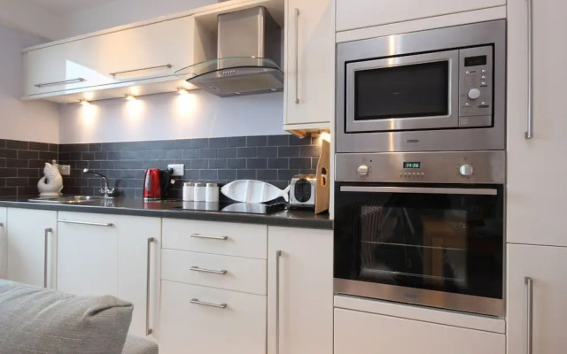 Flat 1, 32 Newcomen Road