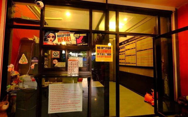 Let It Bee Econo Hostel