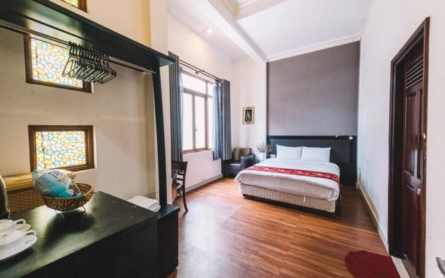 Lilly Hotel