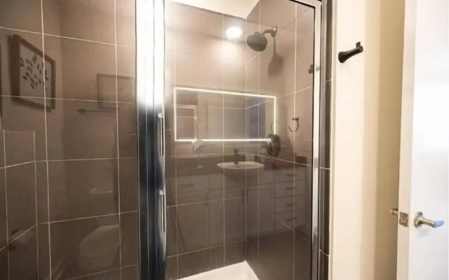 Modern Luxury Apartment with Gym 410