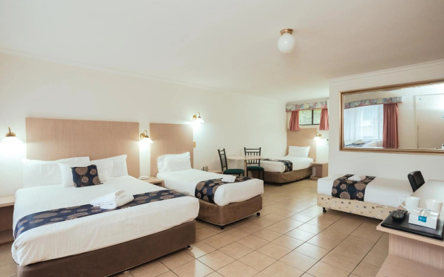 Coffs Windmill Motel – Guest Rooms – Coffs Harbour