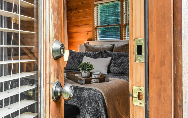 Willow Creek 2 Bedroom Cabin by RedAwning