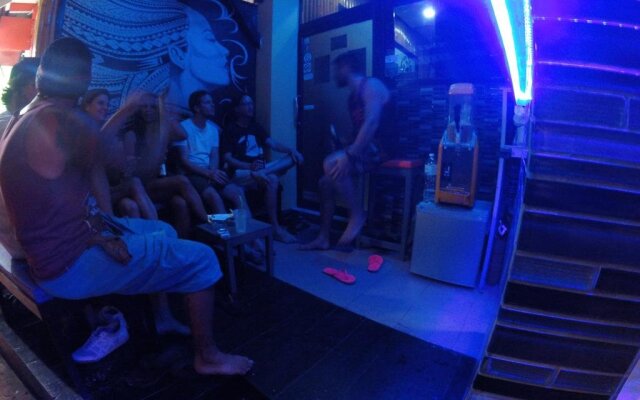 Coma Lounge & Hostel