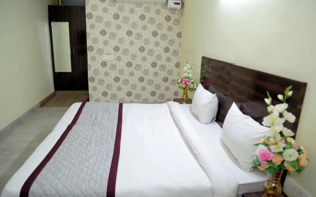 Liv In By Golden Plate