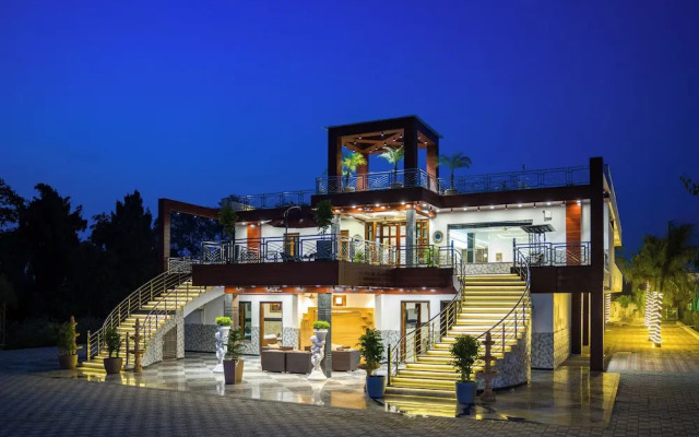 ELIVAAS Ivory Estate Pet-friendly Farm