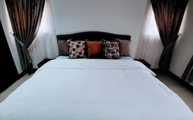 Stylish 3 Bedroom House Near Airport & Marina Mall