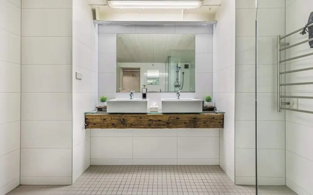 Spacious Room In The Heart Of K Road!