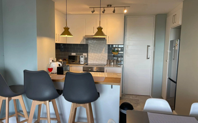 CJ’s OceanCityView Modern Secure 1 bed apartment