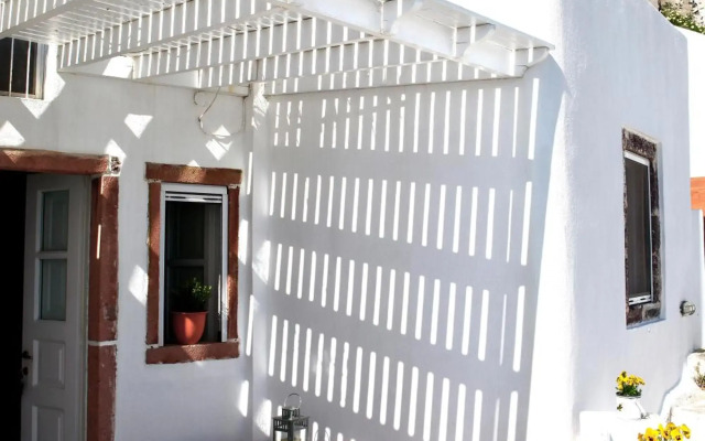 Menias Cave House