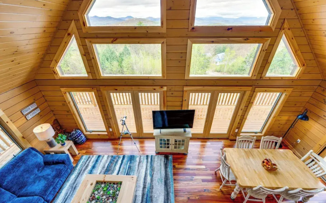 Mtn-view Deck: Scenic Conway Log Cabin!