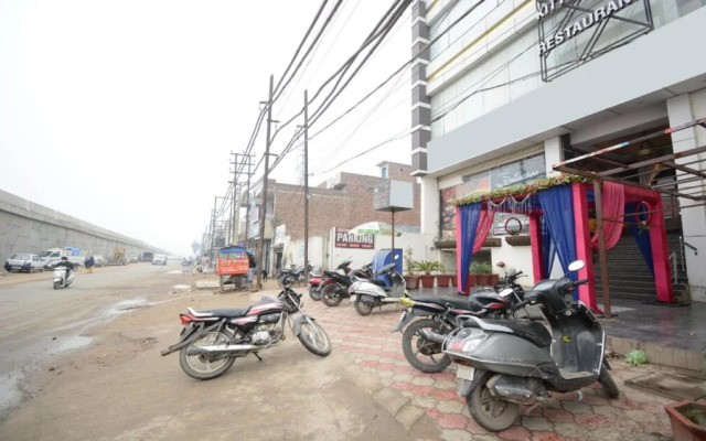 Hotel Dhingra By OYO Rooms