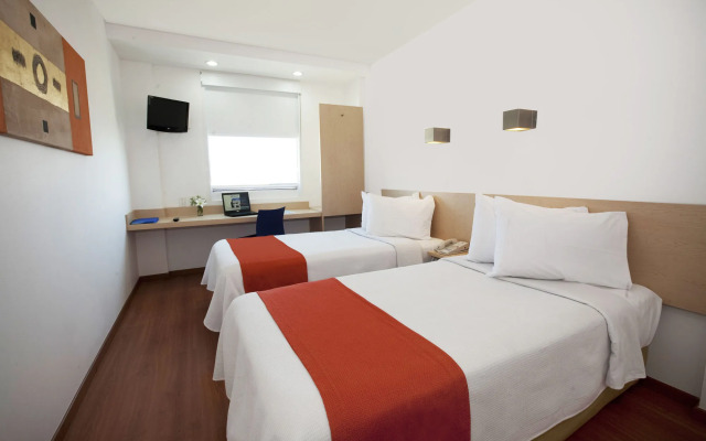 One Saltillo Derramadero