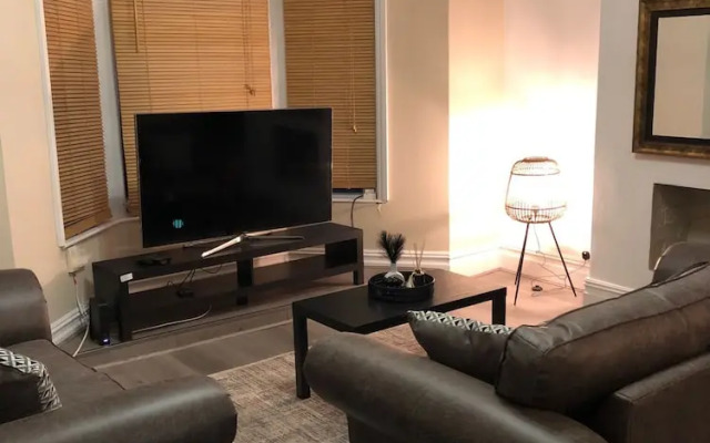 3-bed Apartment Roof Terrace Near Cardiff Centre