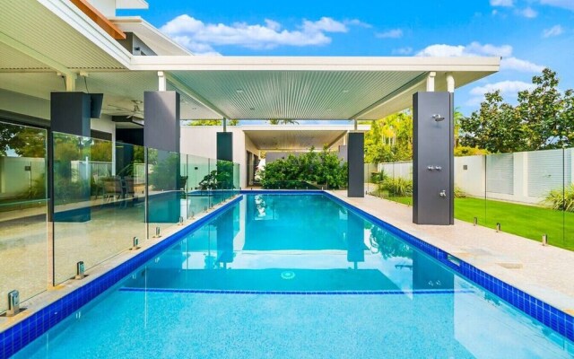 ZENLUX - 5BR Holiday Home with Pool