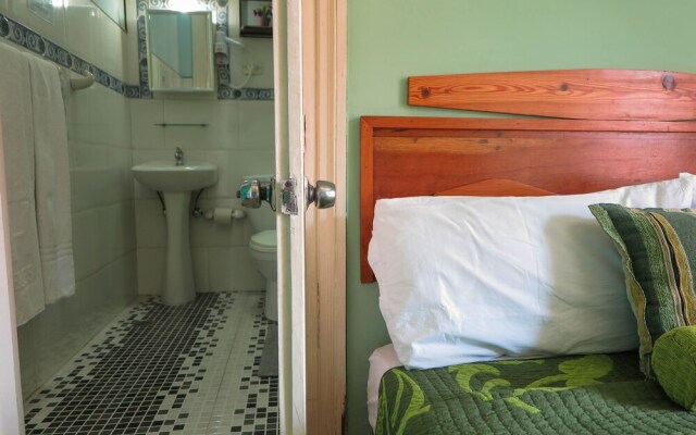 Hostal Balcones 2, Knocking on Cuba
