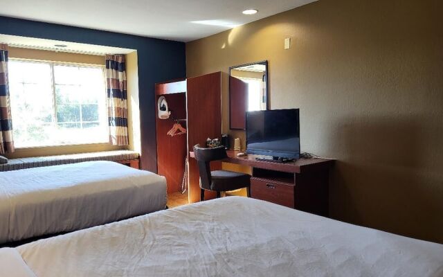 Starkville Inn & Suites