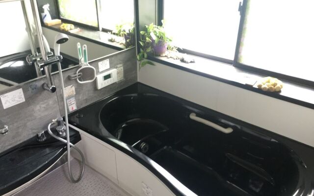 HEARTLAND HOUSE - Female Only & Couple Only