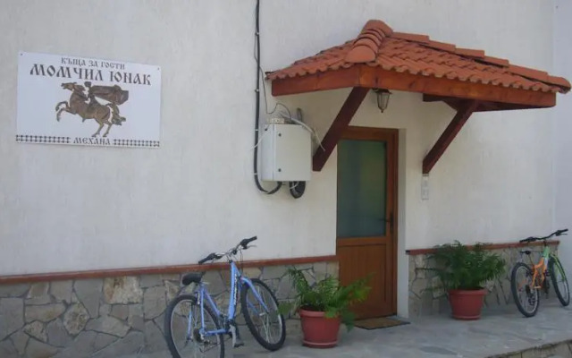 Momchil Unak Guest House