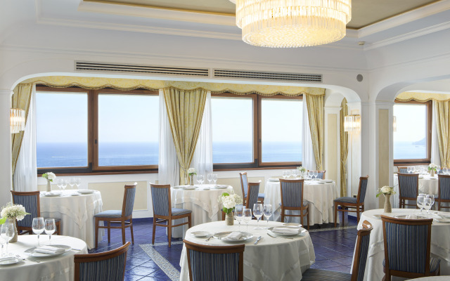 Lloyd's Baia Hotel