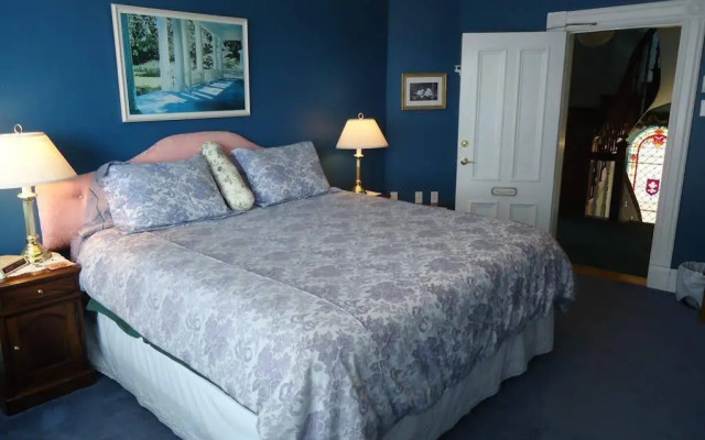 Mahogany Manor Bed & Breakfast