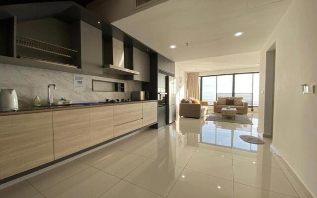 Sunrise Gurney Beautiful Sea or City view Duplex 2BR